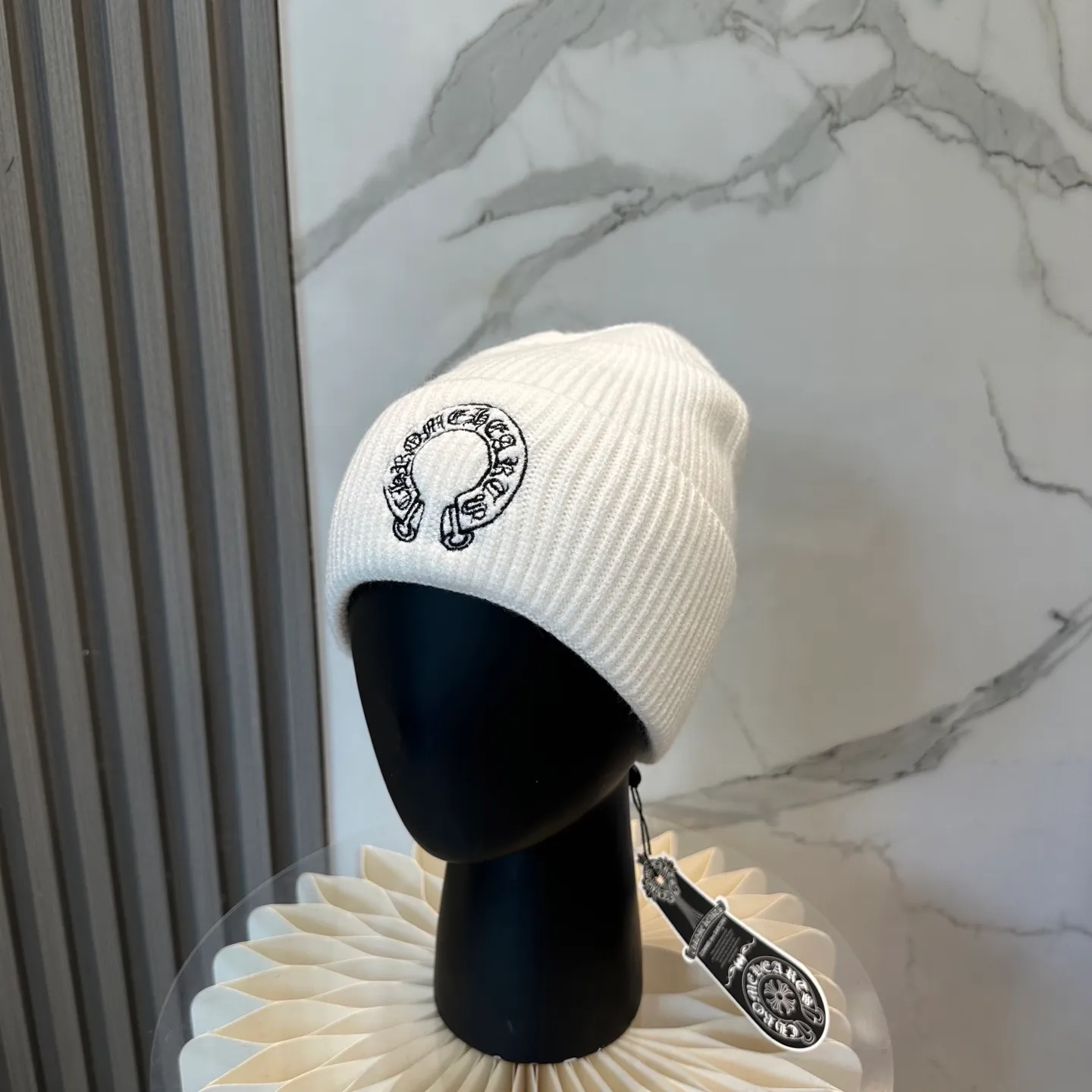 P50 🤍Chrome hearts new autumn and winter embroidered cross knitted hat🧶 One of the must-have hats in autumn and winter~ It really looks good on whoever wears it~, it is also a perfect match in black and white and gray in autumn~